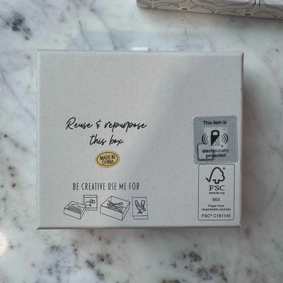 House of Harlow 1960 Gold-Plates Dangle Monstera Earrings - Picture 3 of 4